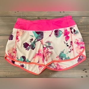 Lululemon shorts Size 2. Good cond! Zippered back pocket, Liner & drawstring.